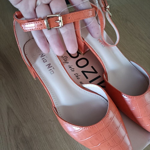 Bozikis coral croco pointed toe shoes size 38 new