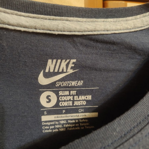 Nike women's T-shirt small blue with print like new