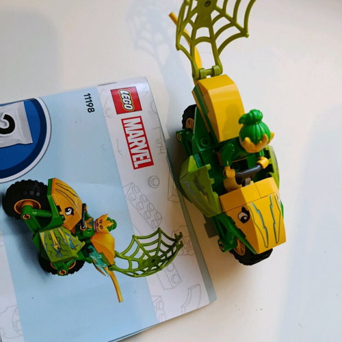 Lego Marvel Electro minifigure and dinosaur motorcycle like new