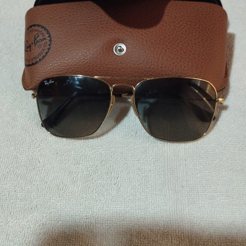 Ray Ban Caravan 58015 sunglasses like new, gold