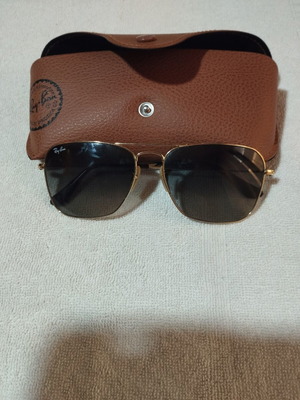 Ray Ban Caravan 58015 sunglasses like new, gold