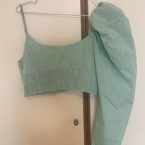 Zara blouse like new, turquoise, short with ruffle and zipper