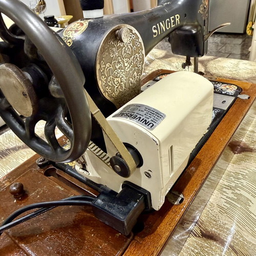 Singer vintage sewing machine used, motorized