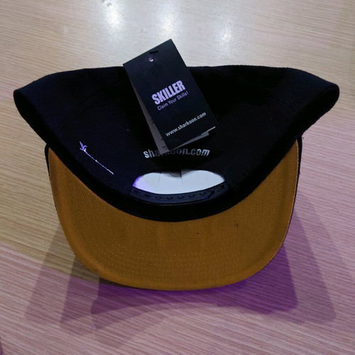Skiller collectible hat new, black and yellow