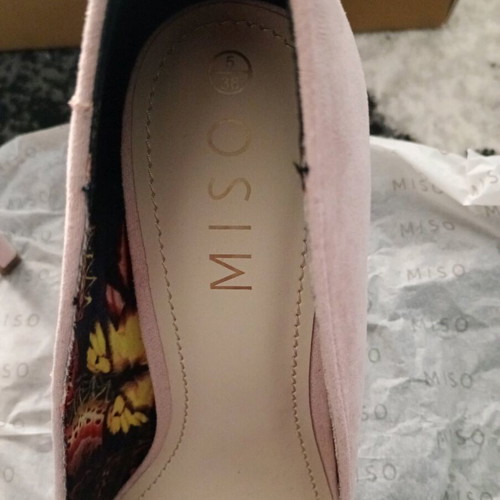 MISO Pumps New Size 38 With Small Hole On Label