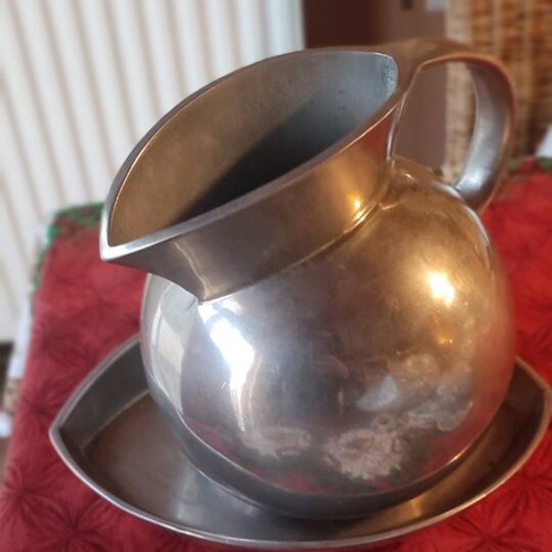 Wilton Armetale pewter pitcher and tray in perfect condition