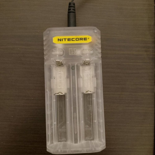NiteCore Q2 charger for 2 Li-ion 18650 batteries like new