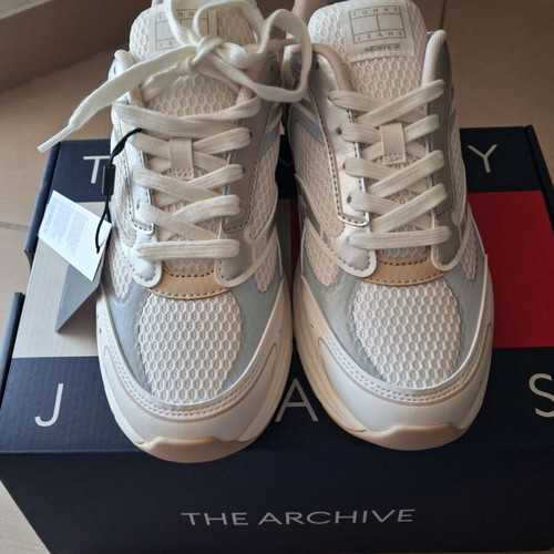 Tommy Jean women's athletic shoes new, size 39, white and gray
