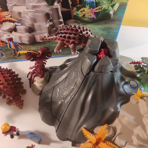 Playmobil Dinos Volcano Set 5230 like new with extra explorer gift
