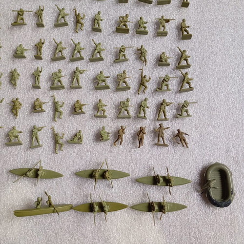 Vintage Airfix Matchbox 1:72 WWII US Marines figures set, 107 pcs