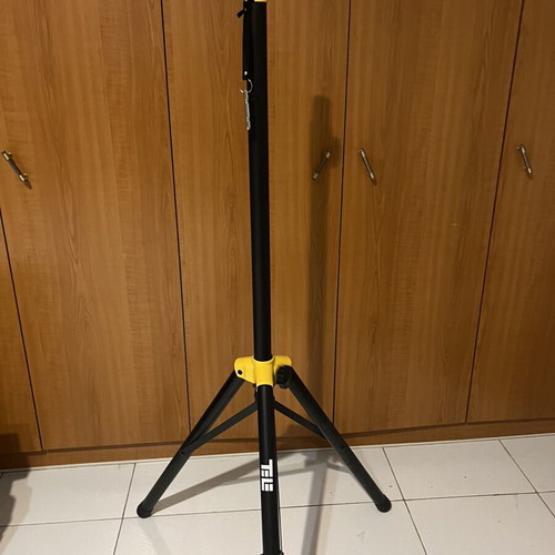 Media-Tech 12” speaker with 2 wireless MCO microphones and stand, new