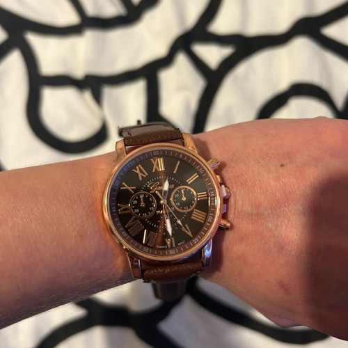 Unisex wristwatch new with brown synthetic leather strap