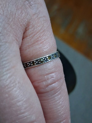 Women's silver 925 ring like new with small stones