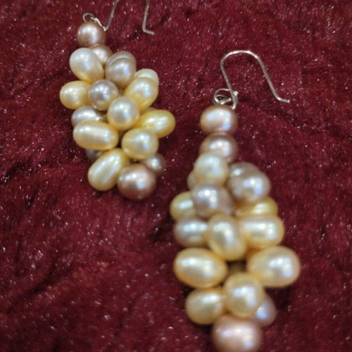 Natural pearl set like new with necklace, bracelet and earrings