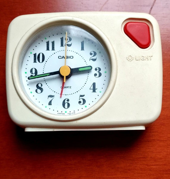 Ρολόι ξυπνητήρι vintage QUARTZ με φωτάκι