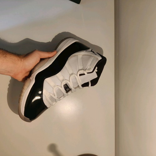 Air Jordan Retro 11 Concord 2018 like new men's sneakers EU45