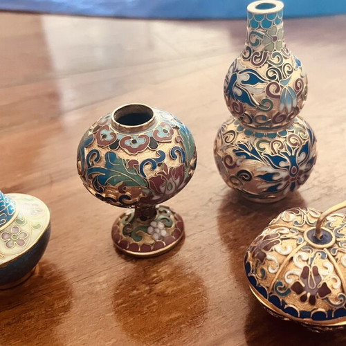 Cloisonné 6 miniature Chinese vases like new, unique designs