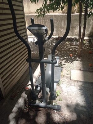 Elliptical machine like new, fully functional