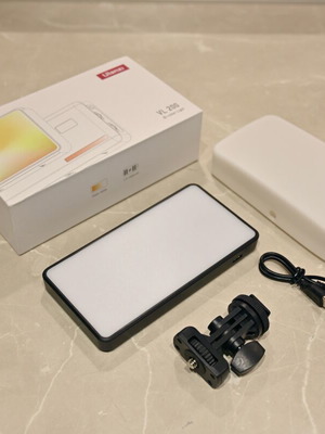 Ulanzi VL200 LED video light like new