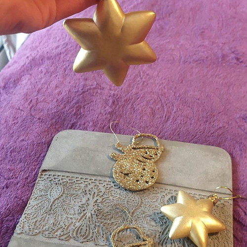 Set of gold Christmas decorations, stars and snowmen