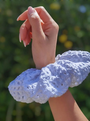 Handmade knitted scrunchie white new
