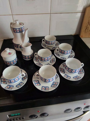 Romanian porcelain tea set like new, 6 cups with saucers