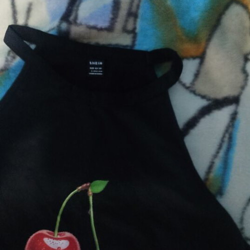 T-shirt medium size like new, cherry print