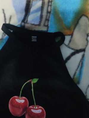 T-shirt medium size like new, cherry print