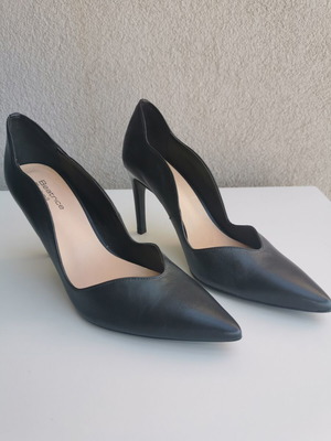 Beatrice Estell black leather pumps size 38 like new