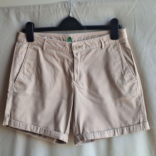 United Colors of Benetton Beige Micro Stripe Chino Shorts Small like new