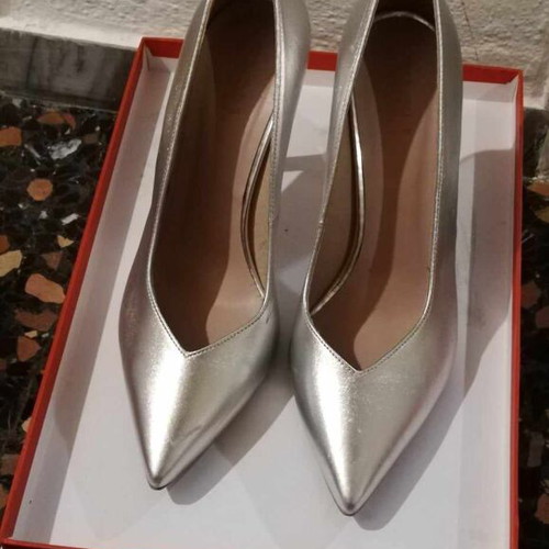 Zen leather pumps size 40 like new, silver