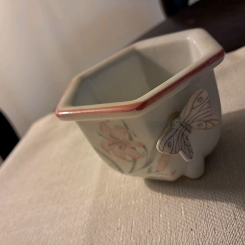 Porcelain set like new with small pot, ashtray and decorative basket