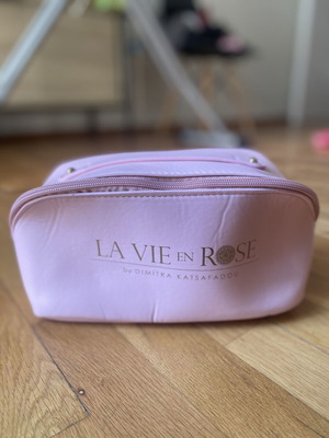 La vie en rose pink toiletry bag new