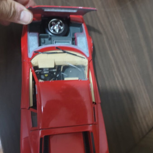 Ferrari Testarossa 1:18 collectible model car