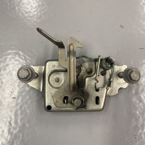 Renault Clio 3 bonnet lock