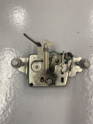 Renault Clio 3 bonnet lock