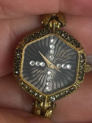 Challenger jewels Swiss women's watch like new with diamonds
