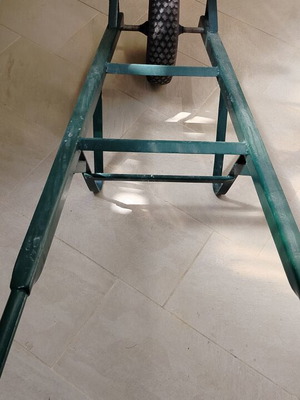 Stroller base with like new inner tube