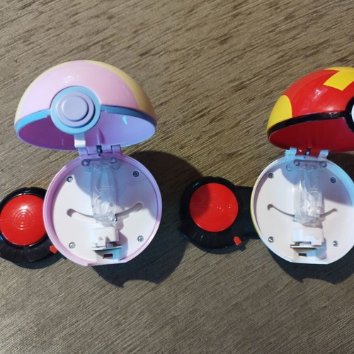 Pokeball set like new, two functional balls without figures