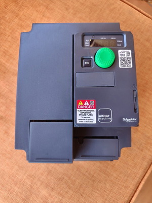 Schneider Electric Altivar ATV320U30N4C inverter 3kW 380-500V like new