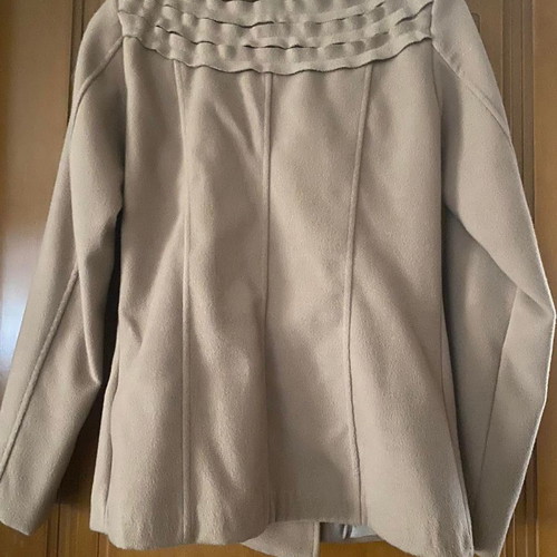 Camel coat used with pockets in excellent condition