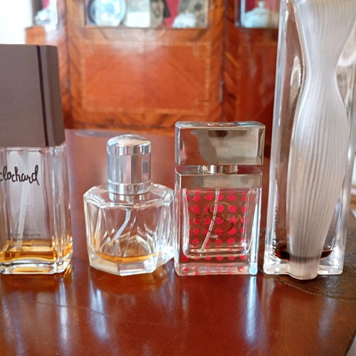 Set of 48 women's perfume bottles, empty and partially filled