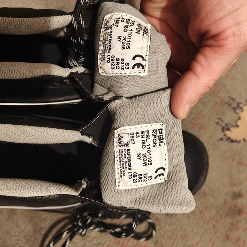 Work safety shoes new, size 43, black and gray