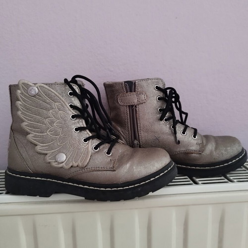 Lelli Kelly boots size 32 used, gold color