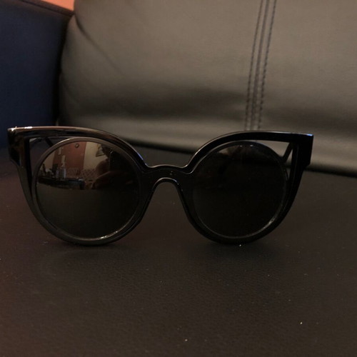 Sunglasses like new black with white arms from Mati Mati