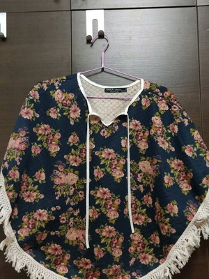 Пончо с принт Doca като ново, един размер