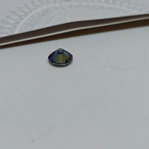 Moissanite precious stone 1ct like new, blue color, perfect cut