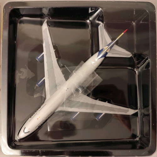British Airways Qantas B.747-400 1:400 scale miniature used