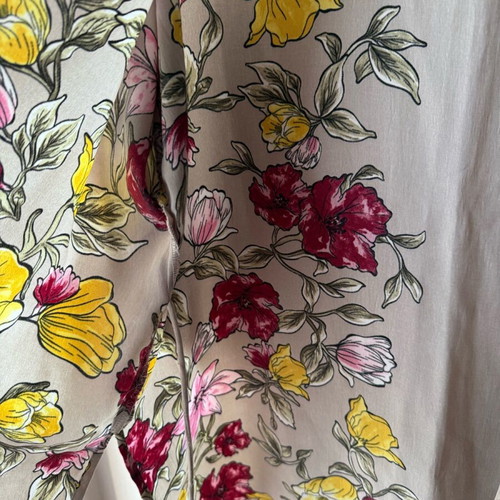 Zara short kimono size M like new, floral beige and red