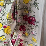 Zara short kimono size M like new, floral beige and red
